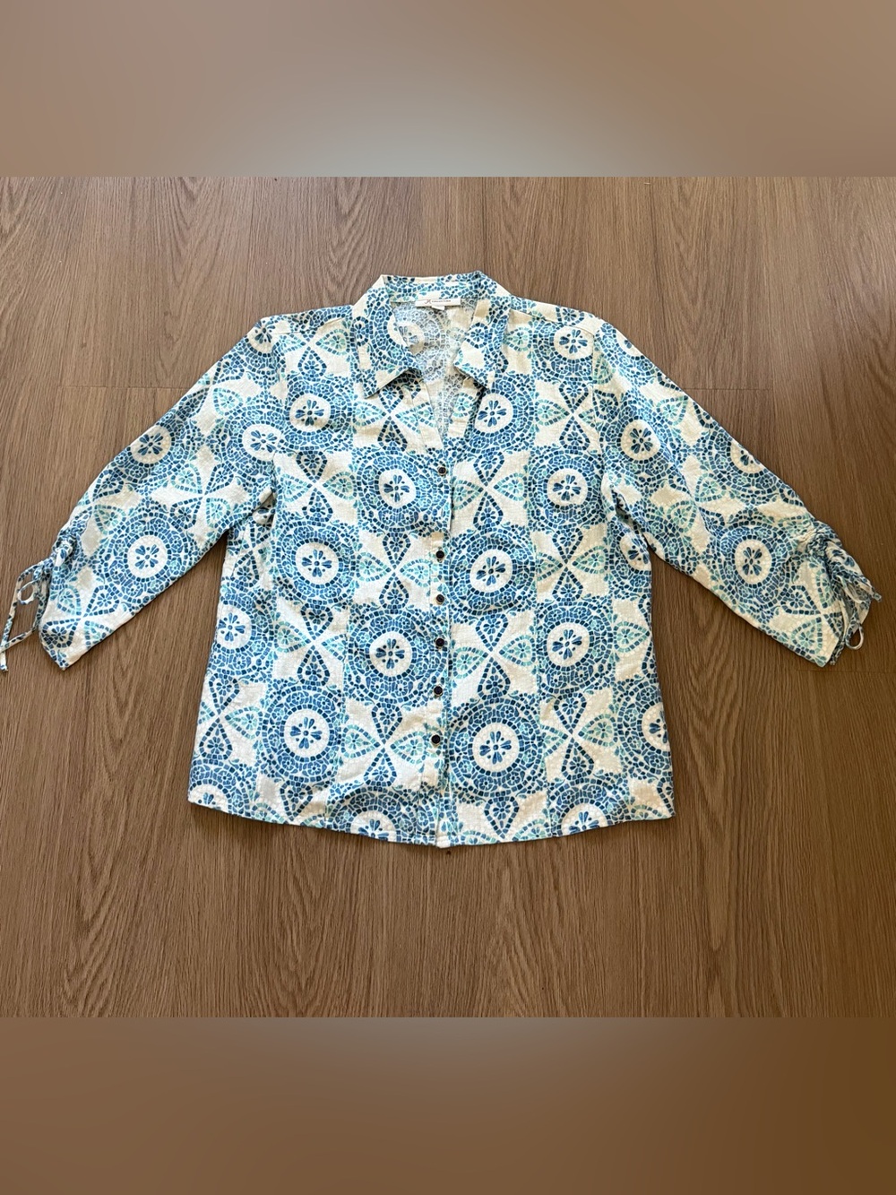 JM Collection 100% Linen Blue Medallion Print Button Front Blouse